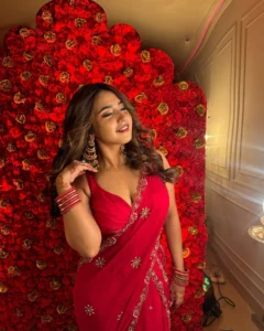 Roshni Walia Net Worth
